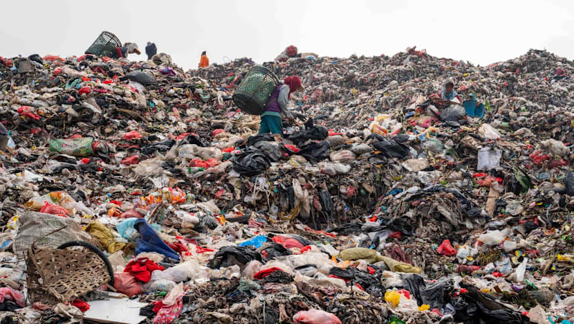 Bom waktu bagi Indonesia itu berbentuk timbunan sampah